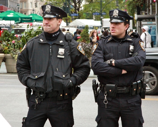 美国警察制服不全是硬汉风曾经他们也穿着西装四处巡逻