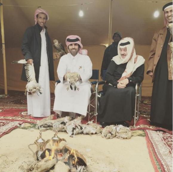 恐怖分子绑架卡塔尔王子 还当场烧掉30万美元赎金