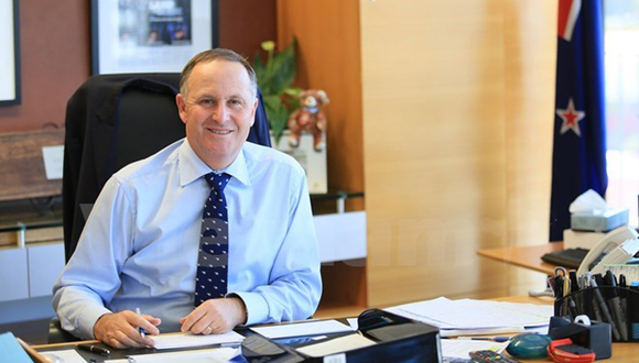 20年前他是顶级外汇交易员，如今已是政府总理|界面新闻JMedia