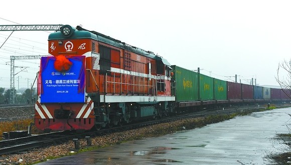 首列从中国开往中东的铁路集装箱货运班列开通