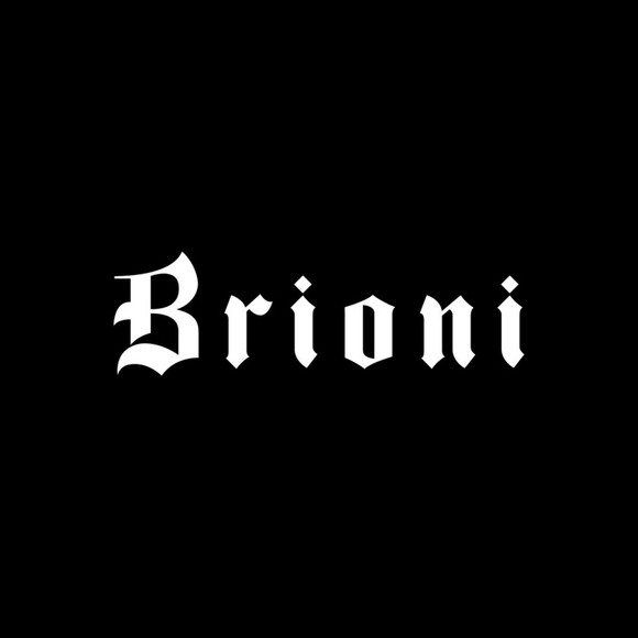 新字体 新广告中出现的哥特字体brioni logo,是该品牌在上世纪50,80