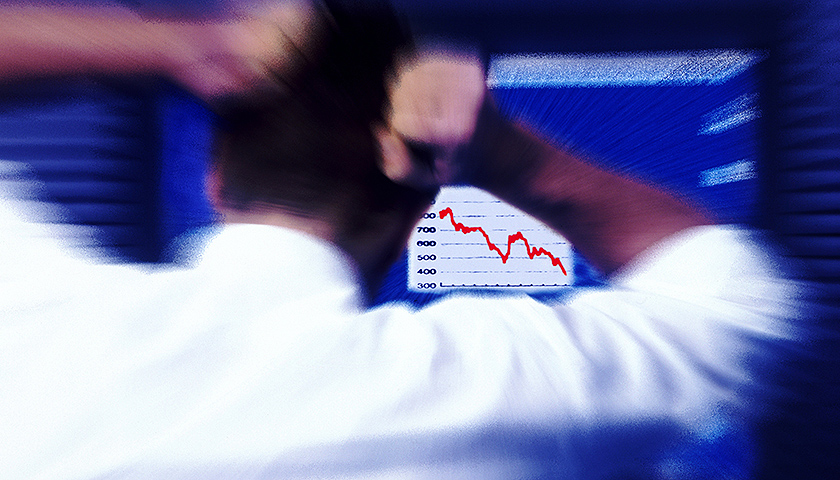 创业板八连跌 A股尾盘主力资金疯狂抢筹金融股