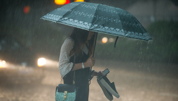 广州遭遇特大暴雨降雨量刷新历史纪录 暂无人