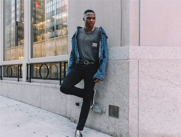 【体育明星日常】科比球衣退役战门票飙升5倍