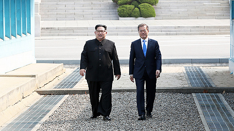 韩朝签署《板门店宣言》 争取年内宣布结束战争状态