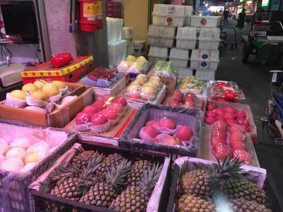 【】我们跑了北上深的水果批发市场,发现水果降价