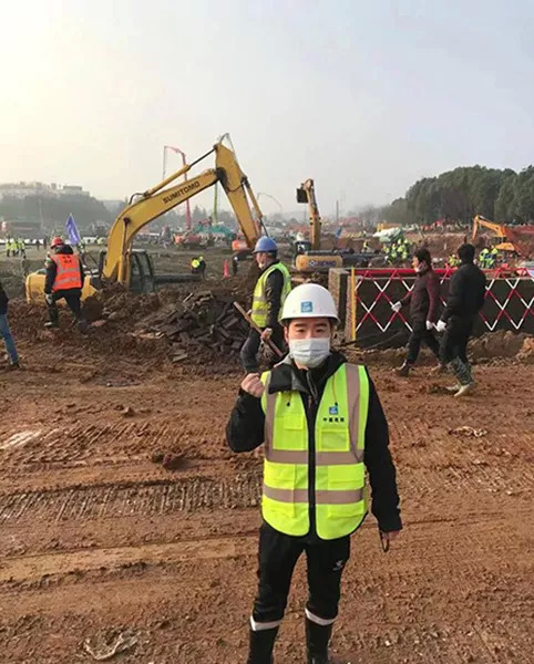 在阻击新型冠状病毒感染肺炎疫情的斗争中,医护人员,科研人员,军人