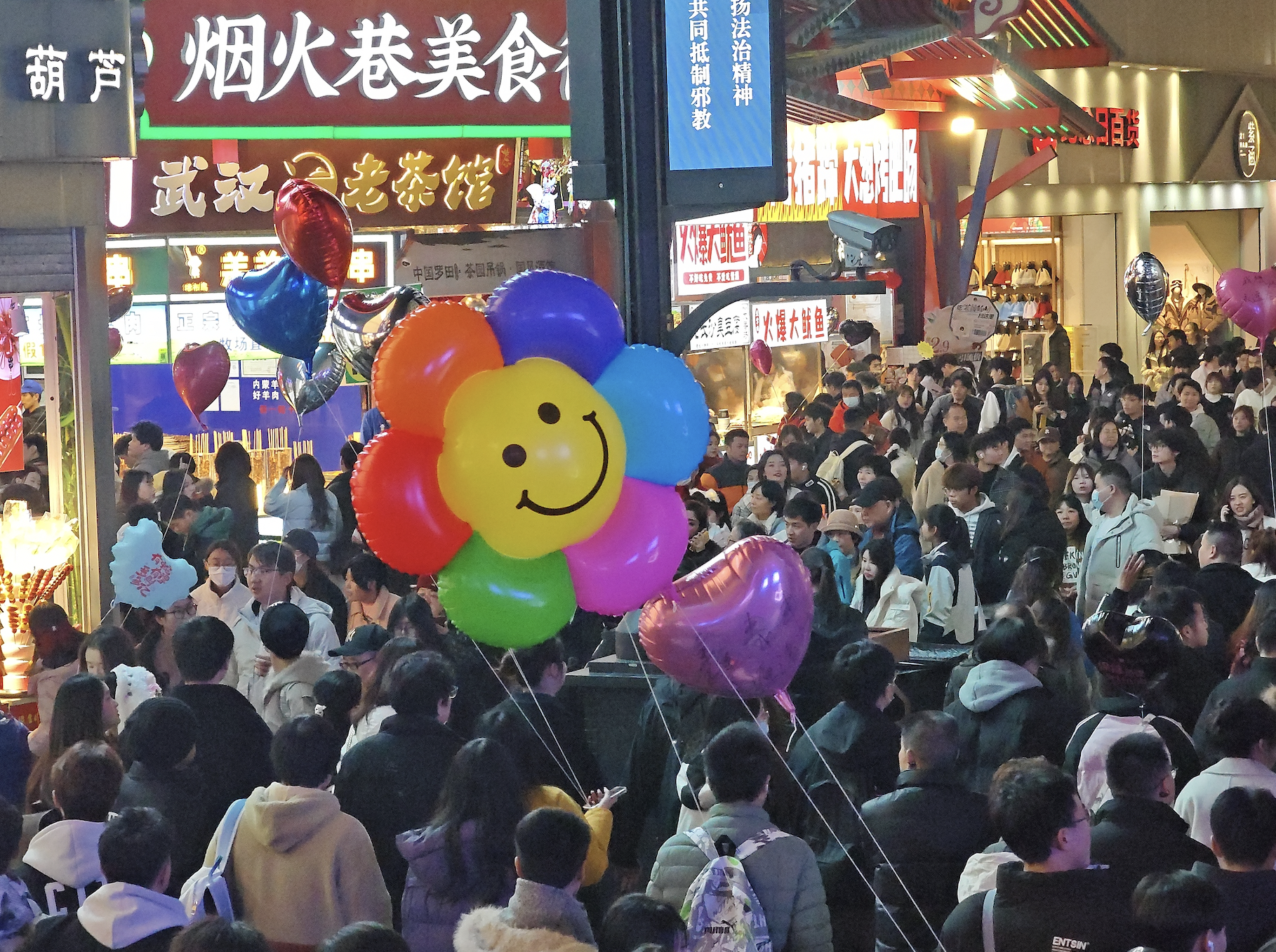 临近春节消费旺季，多地开启新一轮消费券发放