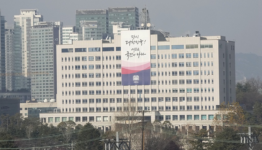 电脑都没有，李在明就职首日吐槽韩国总统府