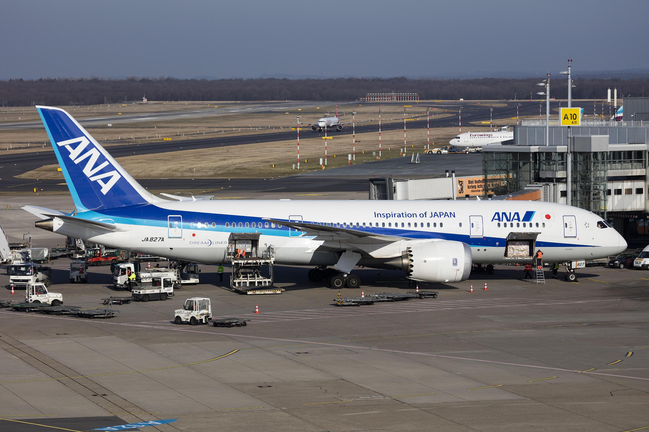 印度一架波音787-8起飞不到1分钟后坠毁，机上载有242人、无中国公民