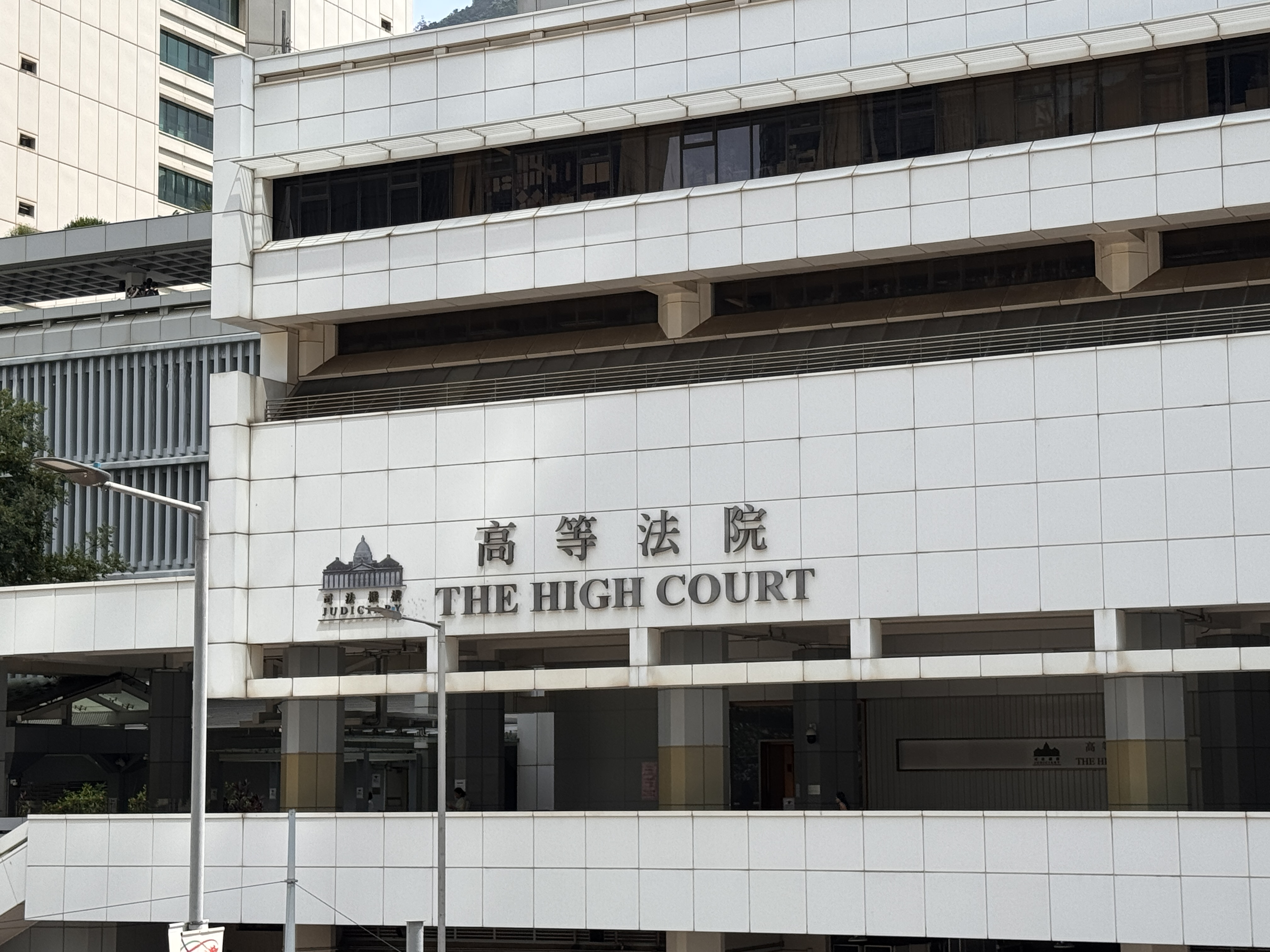 香港高院决定先冻结宗庆后家族纠纷资金，还披露了几个重要信息