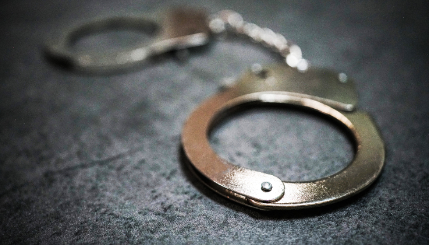 地方新闻精选 | 江苏常州男子殴打92岁母亲被刑拘 8人穿仿制警服为婚礼开道被罚