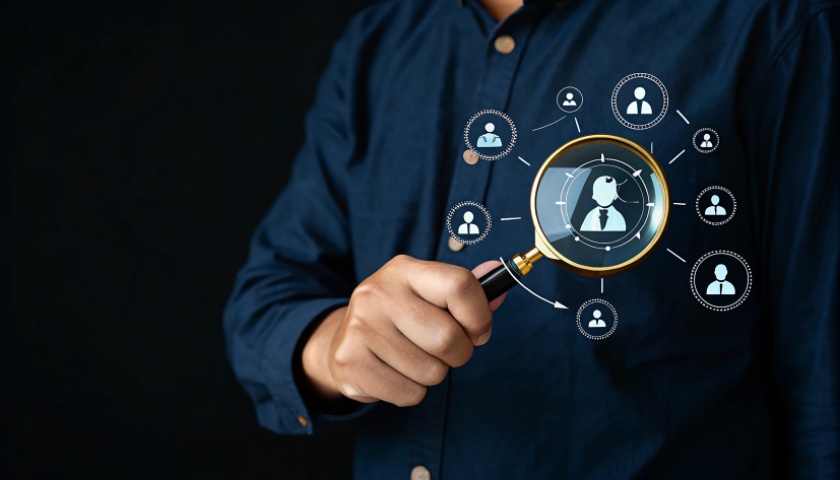 【评论】“最忙五人组”事件频发，除了批评懒惰懈怠更要深挖暗藏的腐败