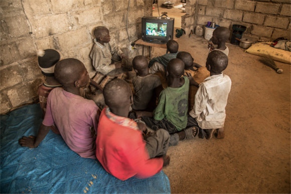 塞内加尔饥饿的孩子们|界面新闻歪楼