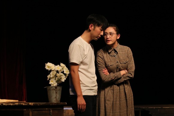 《燃烧的疯人院》:从此不赧作疯人