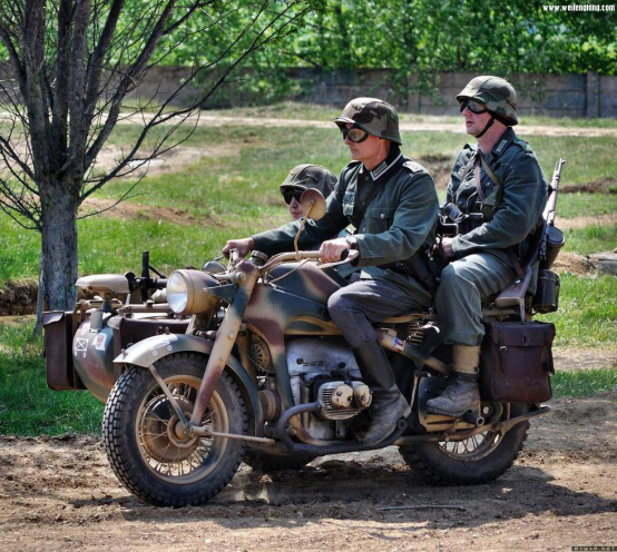 风靡于二战时期,日本人常骑的挎斗摩托缘何没落了?