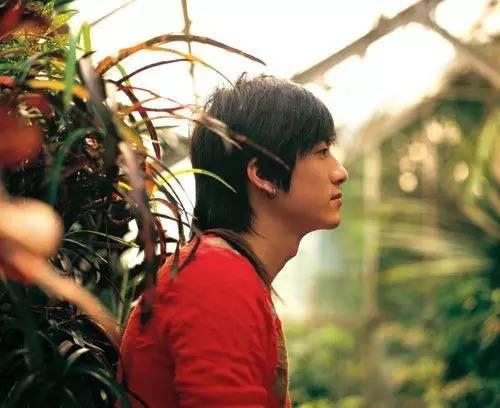 他是代言过诺基亚的摇滚主唱,如今已是令人羡