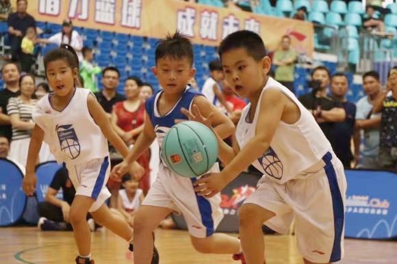 靠幼儿篮球年入千万 华蒙星让3000所幼儿园迷