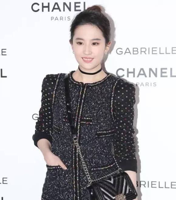 刘亦菲捧场香奈儿,她和 Dior 还好吗?