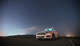 福特在一个伸手不见五指的沙漠里完成了自动驾驶汽车夜试