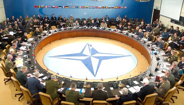 特朗普喊话北约盟国:不交够钱 自己去打俄罗斯