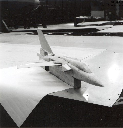 最终,三方都接受的双座双发设计,至此“狂风”战斗机的气动外形基本形成