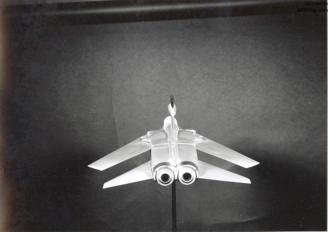 最终,三方都接受的双座双发设计,至此“狂风”战斗机的气动外形基本形成