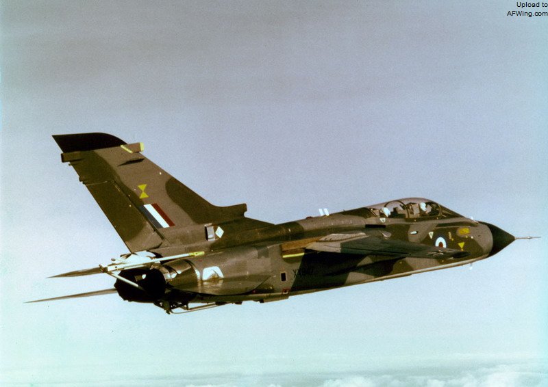 安装了抗尾旋伞的P.03（XX947）