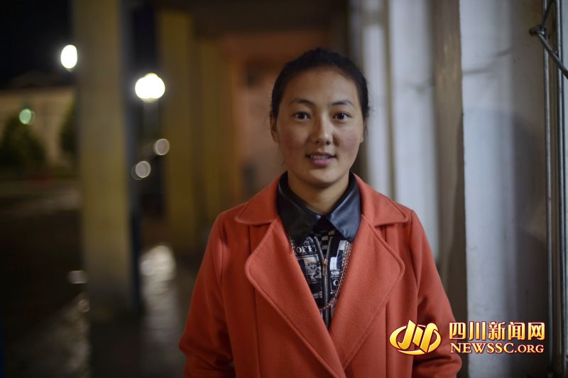  色准来自壤塘县，由于家离学校太远，她每学期只能回家一次