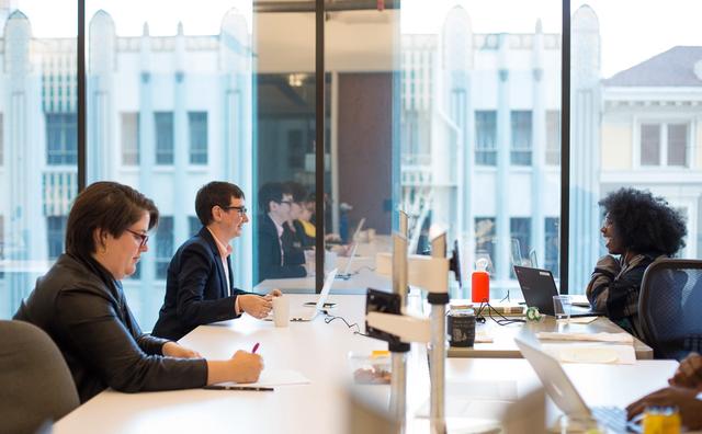 据说这家创业公司一边发短信一边刷剧，就可以左右美国大选|译站