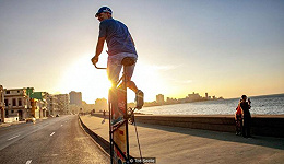 古巴这辆世界最高的自行车视野开阔，但怎么上去是个问题？