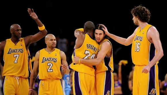 【体育明星日常】皇马三人组比拼颠球 科比曾