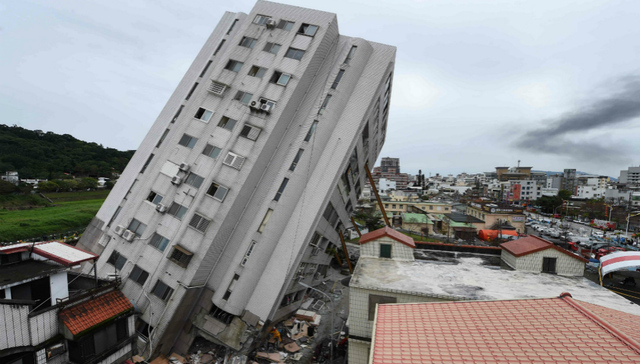 花莲地震遇难者升至12人国台办启动应急机制协助遇难陆客家属赴台 界面新闻