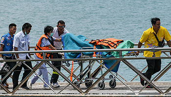 泰国普吉岛游船倾覆已造成16人死亡、超30人失联
