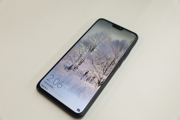 【视频】荣耀8X体验:大屏长续航,千元旗舰首选