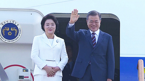 韩国总统文在寅18日上午乘专机抵达朝鲜首都平壤