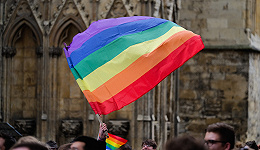 彩虹旗飘飘  英国苏格兰地区将性平权课程纳入公立教育体系