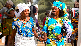 为何西非的年长女性拥有更多的自主性和权力？