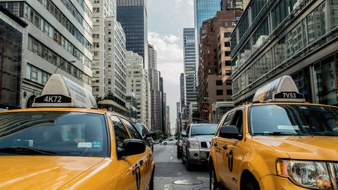 Uber创始人卡兰尼克彻底离开Uber，套现30亿美元
