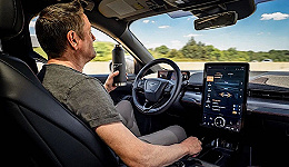 福特明年将为电动Mustang配备自动驾驶辅助功能，以期与特斯拉、通用汽车抗衡