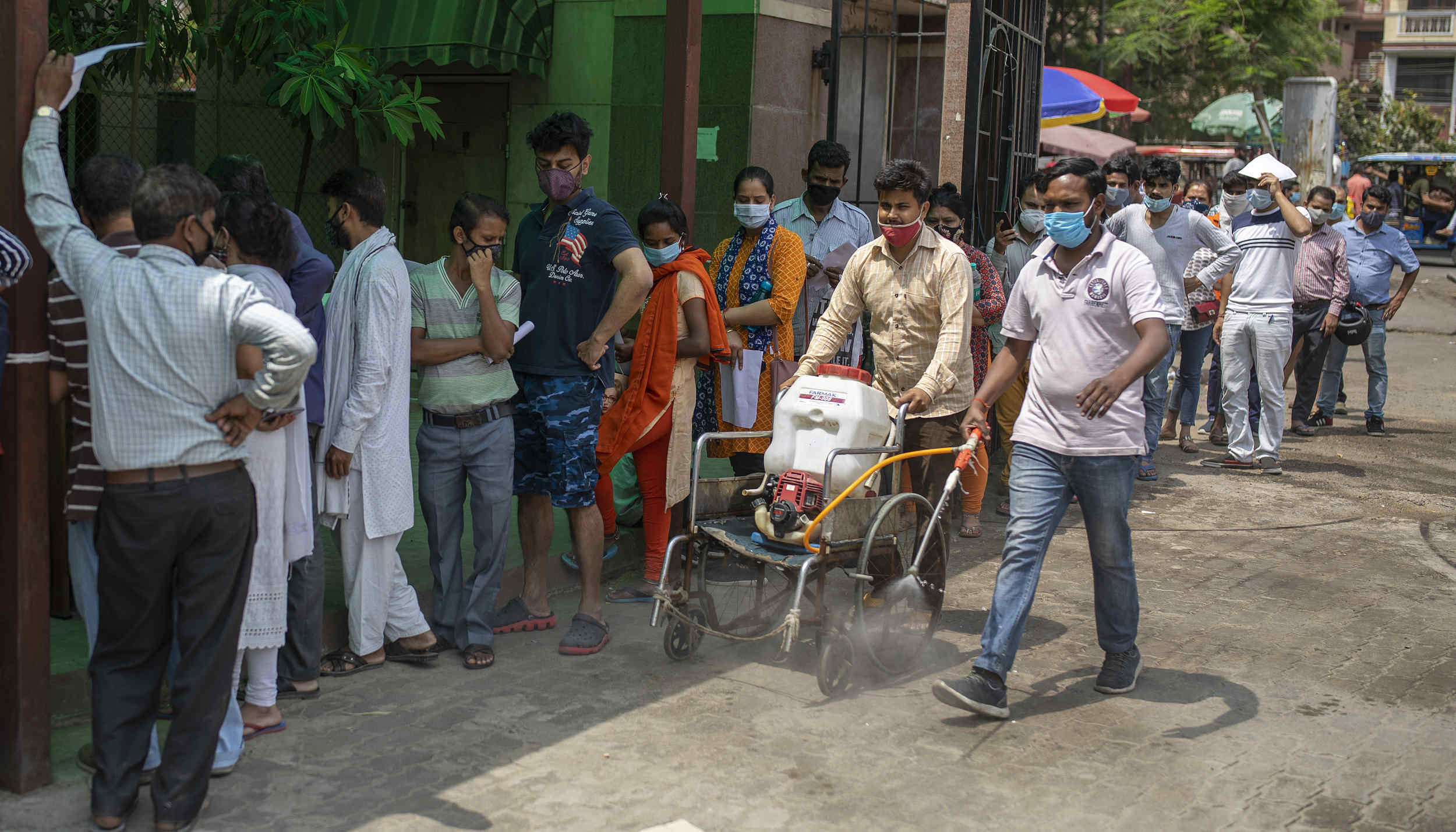 印度单日新增确诊首破13万例,多个亚洲国家疫情恶化