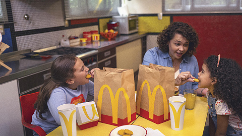 麦当劳折腾自己的logo，为什么万物皆可金拱门？