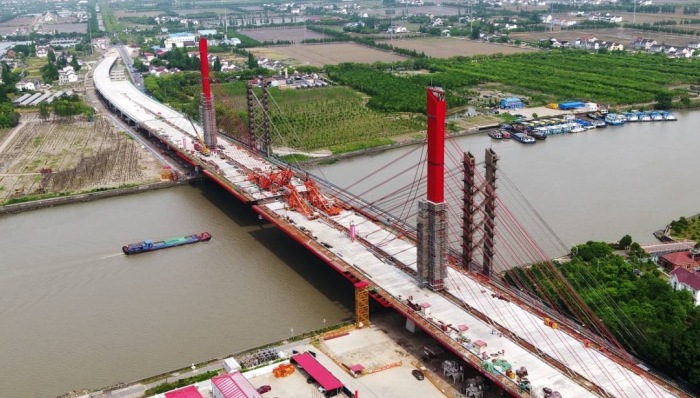 历时3年建设，上海“斜拉桥之母”泖港大桥新桥贯通