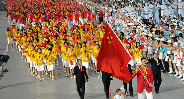 中国奥运代表团不再穿“番茄炒蛋”？网传图片实为皮划艇队服