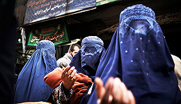【图集】阿富汗女人：身披布卡罩袍，“害怕回到最黑暗的日子”