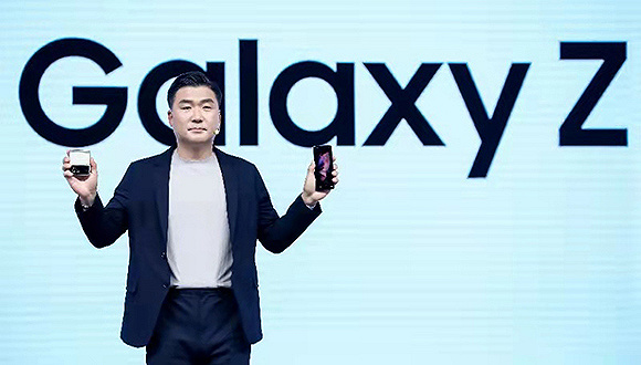 三星Galaxy Z系列新品起售价7599元，折叠屏手机走向普及新时代