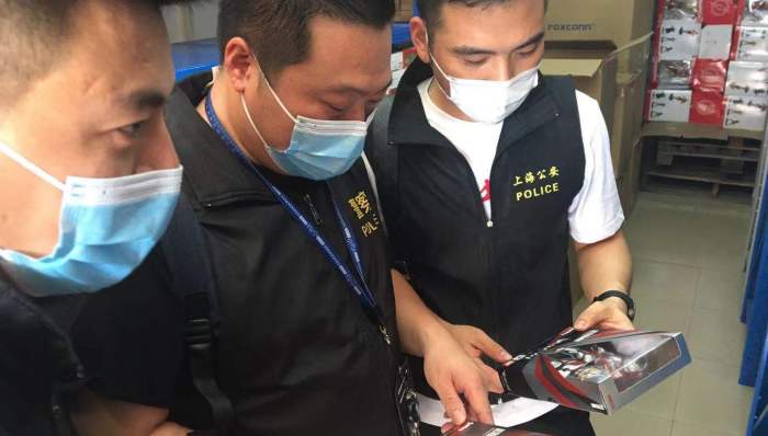 上海警方侦破一起假冒“奥特曼”玩具案，销售金额达400余万