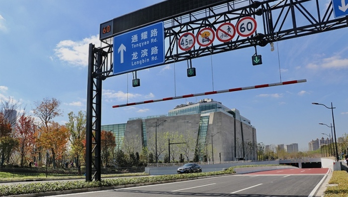 上海浦东世博大道主线路正式通车，设计车速60公里每小时