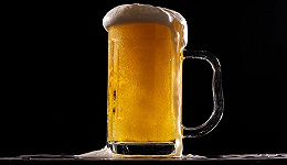 销量连年下滑，各大啤酒企业竟要消费者“买单”？