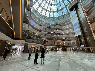 直击上海各大购物中心重开首日：一众一线品牌已开业，消费市场恢复尚待时日